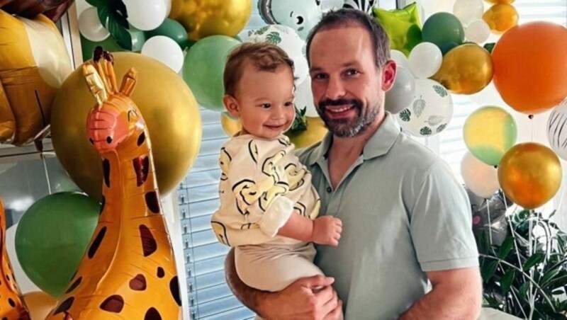 Tommy mit Sprössling Noah. (Bild: Thomas Koch)