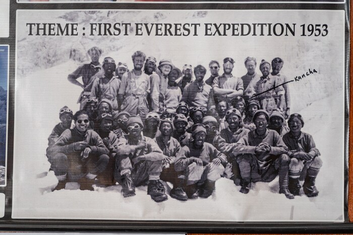Gruppenfoto mit Edmund Hillary und Tenzing Norgay, 1953