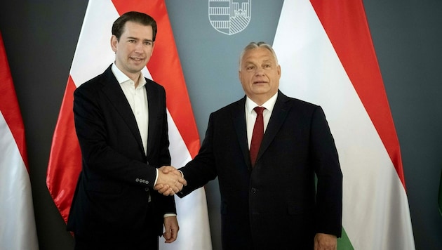 Zeig mir deine Freunde, und ich sag‘ dir, wer du bist: Ungarns Viktor Orbán mit Sebastian Kurz (li.) (Bild: VIVIEN CHER BENKO/HUNGARIAN PM'S PRESS OFFICE/HANDOUT)