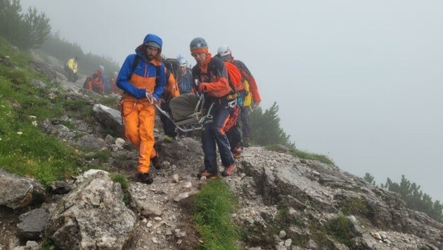 Freiwillig und ehrenamtlich begeben sich Bergretter oftmals selbst in Gefahr. (Bild: Bergrettung Saalfelden-Maria Alm)