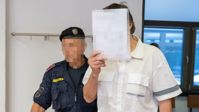 Der Angeklagte wurde aus der U-Haft vorgeführt. (Bild: Liebl Daniel)