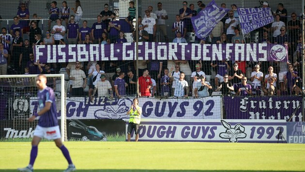 „Fußball gehört den Fans“ - das sehen auch die Fans von Austria Salzburg so. (Bild: Tröster Andreas)