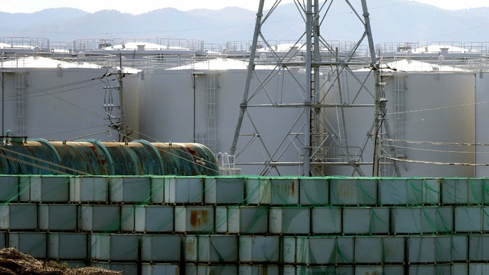 Der Platz für die am Gelände gelagerten Tanks mit Kühlwasser wird knapp.