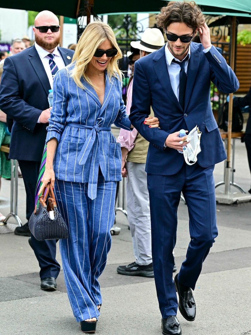 Sienna Miller mit ihrem Freund Oli Green in Wimbledon (Bild: Mark Large / dpa Picture Alliance / picturedesk.com)