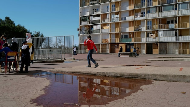 Ein 10-jähriges Kind starb bei einer Schießerei in Pissevin, einem südfranzösischen Arbeiterviertel von Nimes, in dem viel mit Drogen gehandelt wird. (Bild: AFP)