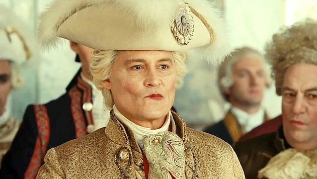 Johnny Depp konnte die Kritiker als französischer König nicht überzeugen. Ab sofort ist „Jeanne du Barry“ im Kino. (Bild: Pandafilm)