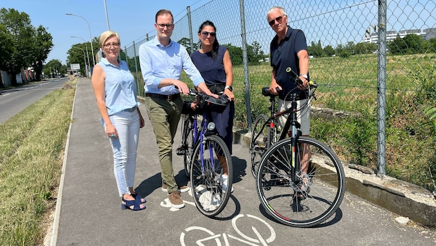 Das ÖVP-Team befürchtet, dass sogar ein Radweg gesperrt werden könnte. (Bild: Volkspartei Brunn am Gebirge)