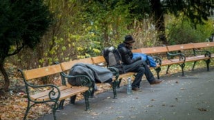 Die Autolenkerin dürfte den Obdachlosen versehentlich überfahren haben. Er soll zuvor bereits tot gewesen sein (Symbolbild). (Bild: lugmayer / adobe.stock.com)