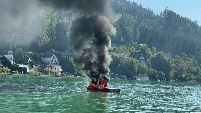 In Kärnten hat ein Motorboot am Wörthersee Feuer gefangen.