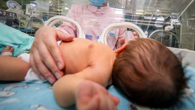 Für das laufende Jahr wird ein Rekordtief bei den Geburten erwartet. (Bild: AFP)