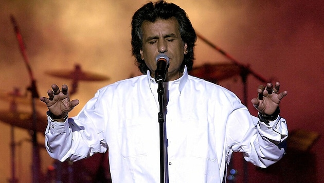 Toto Cutugno bei einem Bühnenauftritt im Jahr 2002. (Bild: AFP)