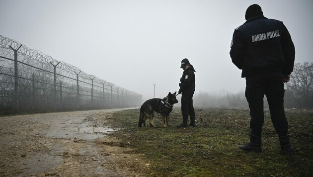 Grenzbeamte in Bulgarien (Bild: AFP)