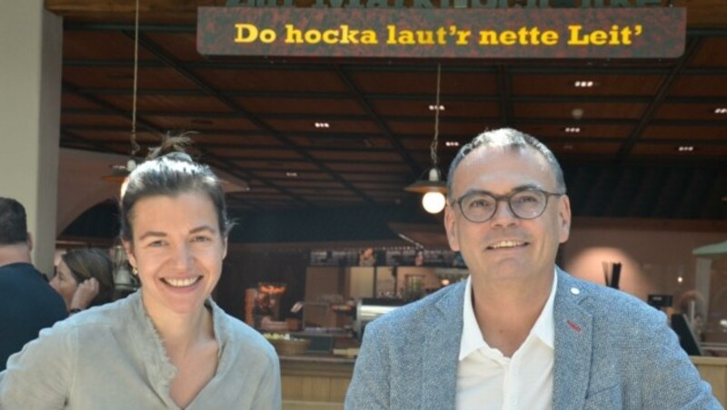 Nicht so nett wie die „Leit“ sind die touristischen Aussichten. Dies orteten Anna Kurz und Franz Staggl auch in der „Trofana“ in Mils. (Bild: Daum Hubert)