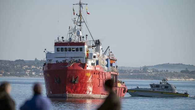 Die Sea-Eye 4 wurde bereits mehrfach von den italienischen Behörden festgesetzt (Archivbild). (Bild: AFP)