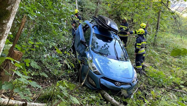 Alle fünf Insassen stiegen unverletzt aus dem Auto. (Bild: FF Mandling-Pichl, Krone KREATIV)