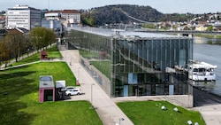 Der Vorfall soll beim Linzer Lentos-Museum passiert sein, wo oft Kreuzfahrtschiffe ankern (Symbolbild) (Bild: Horst Einöder/Flashpictures)