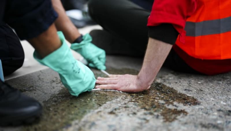 Laut Polizei beteiligten sich am Dienstagmorgen an den Aktionen auf mehreren Straßen 40 Aktivisten. (Bild: APA/EVA MANHART (Symbolbild))