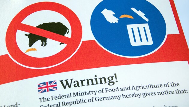 Reiserückkehrende aus Südosteuropa werden dringend gewarnt, Schweinefleischprodukte nach Österreich mitzunehmen. (Bild: APA/ZB/Jens Büttner)