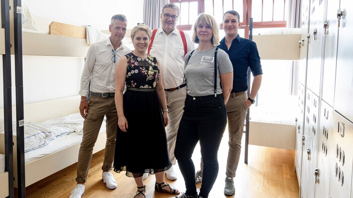  v.l.n.r.: Roland Haller, Geschäftsführer FSW Obdach, Susanne Winkler, Geschäftsführerin FSW, Peter Hacker, Sozialstadtrat, Barbara Trsek, FSW Obdach Bereichsleiterin, Markus Hollendohner, Leiter Wiener Wohnungslosenhilfe