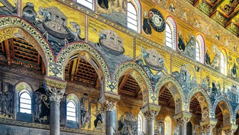 Der Dom von Monreale liegt etwas außerhalb von Palermo in der gleichnamigen Gemeinde und zählt zum UNESCO-Weltkulturerbe. Prächtige Goldmosaike bedecken die Wände (6340 m²) im Inneren der Kathedrale. (Bild: michael knoebl)