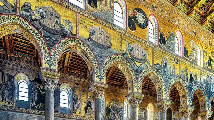 Der Dom von Monreale liegt etwas außerhalb von Palermo in der gleichnamigen Gemeinde und zählt ...