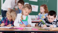 Stift halten ist nur eine der Herausforderungen, die Kinder ab der 1. Klasse kennen müssen. (Bild: contrastwerkstatt - stock.adobe.com)