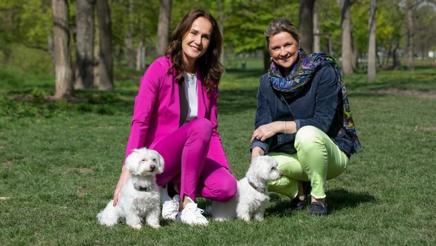 Maggie Entenfellner (li.) und Landesrätin Susanne Rosenkranz (re.) engagieren sich stark für Tierschutz. (Bild: zVg)