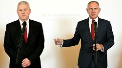 Innenminister Gerhard Karner empfing Rumäniens Vizeregierungschef und Innenminister Catalin Predoiu. (Bild: APA/HELMUT FOHRINGER)