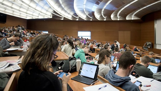 Die ETH Zürich zählt zu den zehn besten Hochschulen weltweit. (Bild: ETH Zürich / Simon Tanner)
