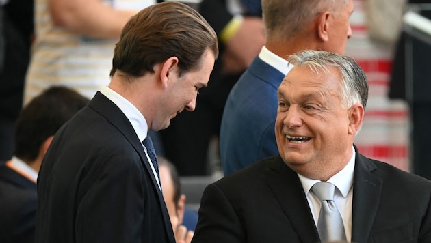 Kurz und Orban am 20. August 2023 in Budapest (Bild: AFP)