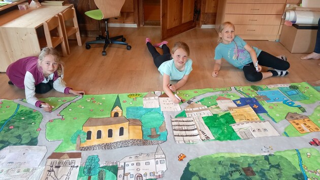 An vielen Nachmittagen malten die zahlreichen Kinder ihre Gemeinde, ganz nach ihrer Perspektive und ihren Vorstellungen. (Bild: Gemeinde Virgen)