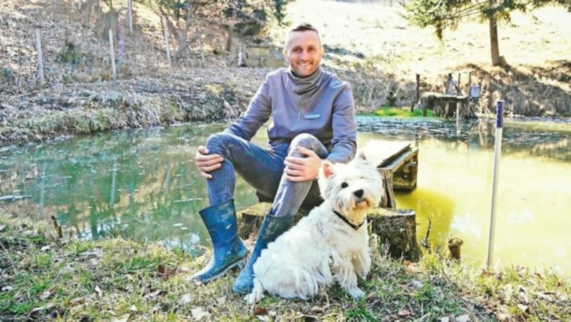 Auf Hündchen Luigi und sein Paradies in Fernitz muss Jantscher bald verzichten. (Bild: Sepp Pail)