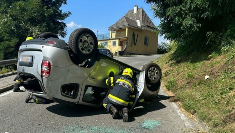 Aus diesem Wrack konnte sich der Lenker selbst befreien. (Bild: FF Millstatt)