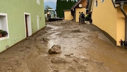 Eine Mure wälzte sich durch Obergottesfeld bei Sachsenburg. (Bild: bezirksfeuerwehrkommando spittal)