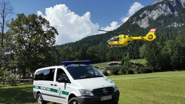 Die Verletzte wurde mit dem Notarzthubschrauber ins Krankenhaus geflogen. (Bild: zoom.tirol)