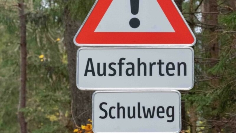 Auch für Autofahrer gilt: Bitte Vorsicht rund um Schulen. (Bild: Haijes Jack)