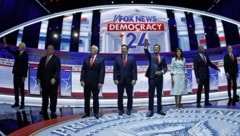 Acht Republikaner stellten sich der ersten parteiinternen TV-Konfrontation. Von links: Asa Hutchinson, Jersey Chris Christie, Mike Pence, Ron DeSantis, Vivek Ramaswamy, Nikki Haley Tim Scott und Doug Burgum. (Bild: AFP)