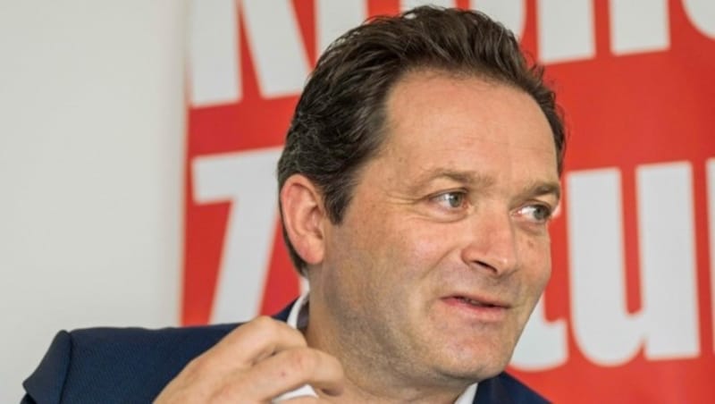 „Ich liebe Fleisch, frage aber immer nach der Herkunft“, sagt Minister Norbert Totschnig (Bild: zeitungsfoto.at/Liebl Daniel)