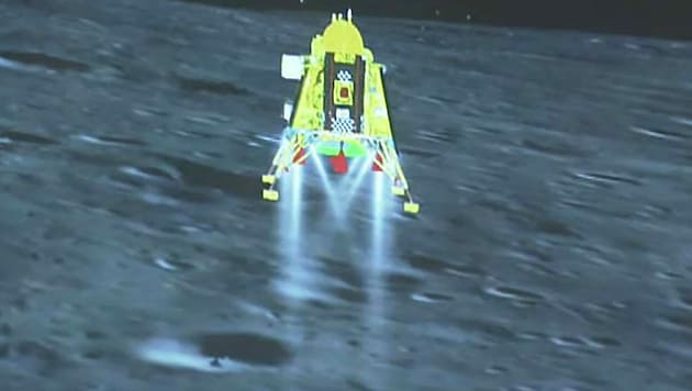 Aufnahme von der Landung der Sonde „Chandrayaan-3“ (Bild: APA/AFP/ISRO)