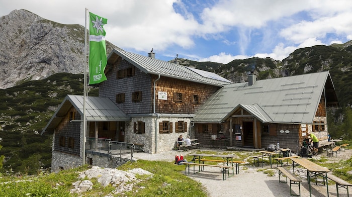 Auf der Laufener Hütte kochen Freiwillige Suppe für Wanderer