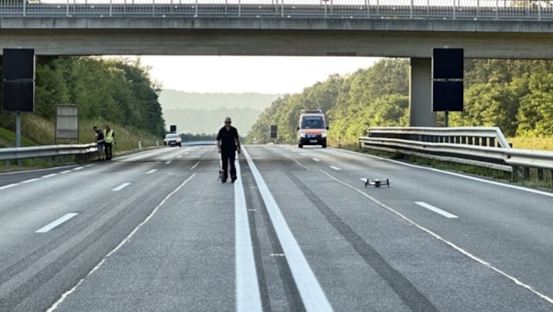 Derzeit trennt nur eine Sperrlinie die beiden Fahrtrichtungen auf der Schnellstraße S4 (Bild: Schulter Christian)