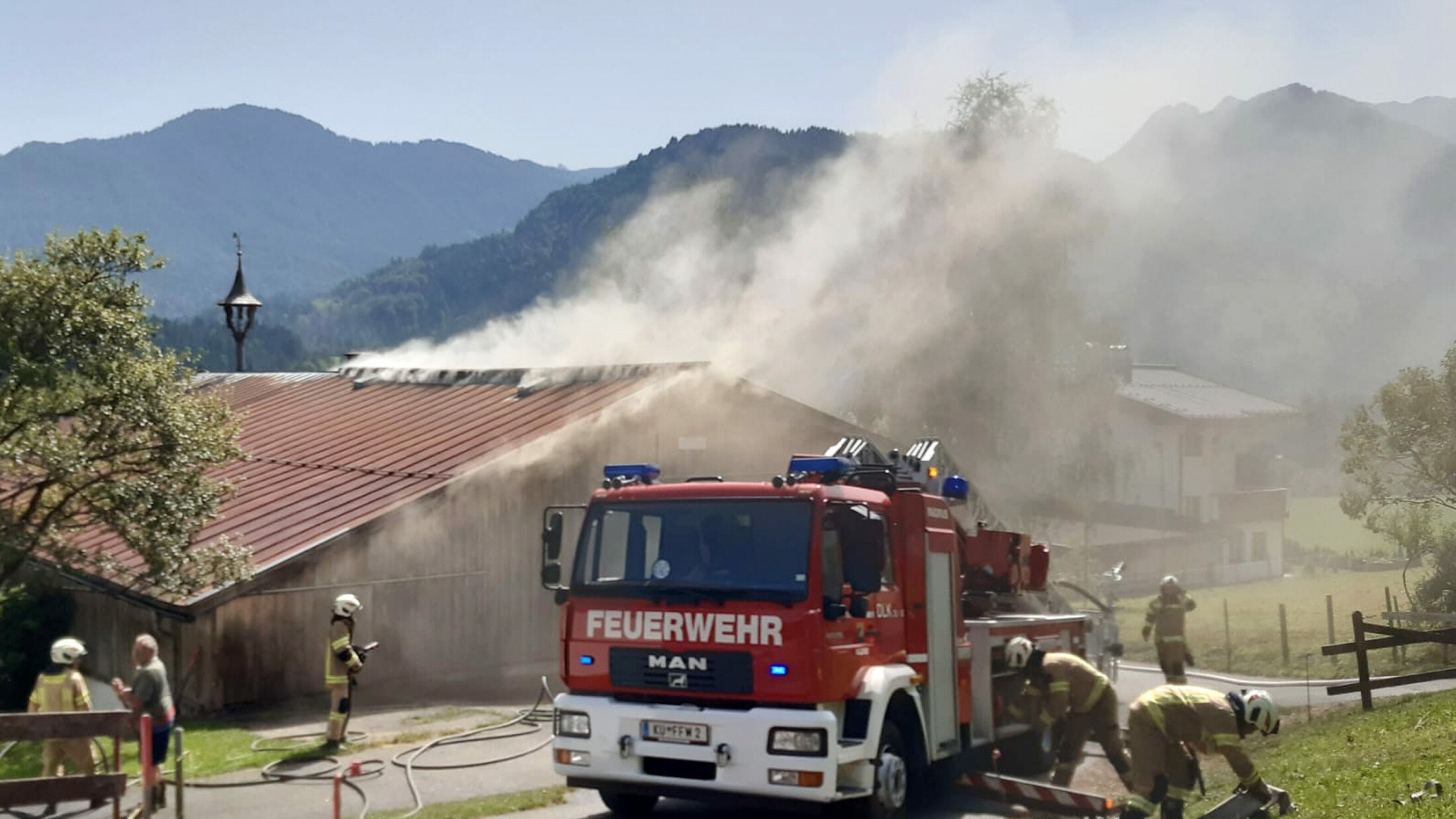 Bedrohliche Situation - Brand Auf Bauernhof: 16 Kühe Und 2 Kälber ...