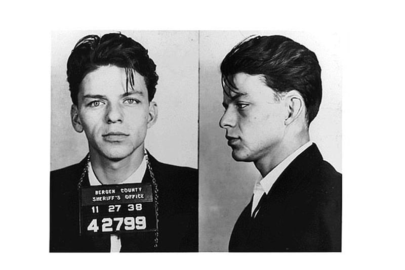 Mugshot von Frank Sinatra (Bild: Eyevine / picturedesk.com)