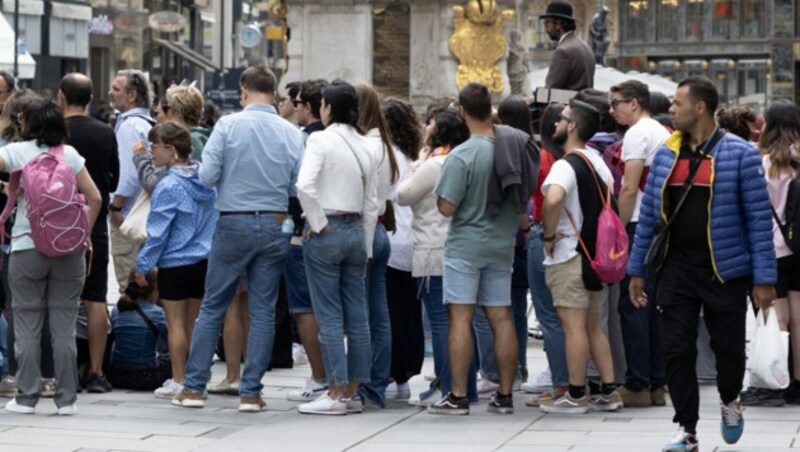 Touristen in der Wiener Innenstadt (Bild: APA/TANJA UNGERBCK)