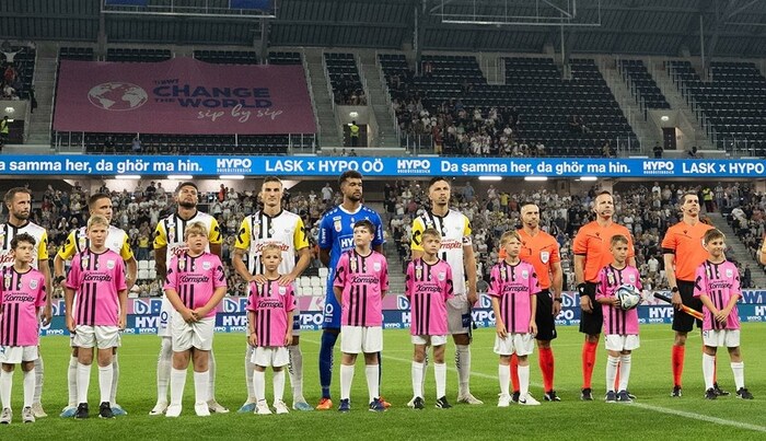 Im Stadion blieben viele Plätze leer.