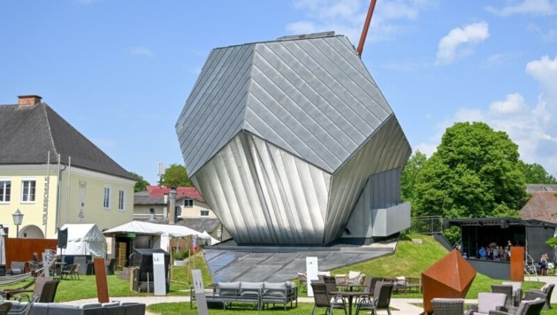 Herzstück der Communale OÖ ist das Schloss Peuerbach mit der Ausstellung „Kosmos. Neue Welten“ und dem Kometor (Bild: Dostal Harald)