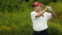 Trump ist sportlich vor allem auf seinen Golfplätzen unterwegs - Leistungssport betreibt er aber offensichtlich keinen. (Bild: AFP/TIMOTHY A. CLARY)