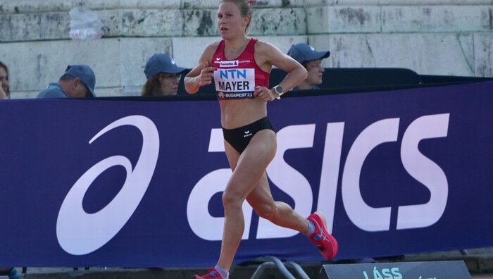 Julia Mayer