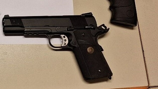 Fortunately, the young Turk had not yet bought the weapon (symbolic image). (Bild: LPD Wien)