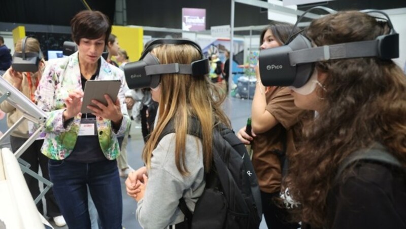 Auch VR-Brillen konnten Schüler im Vorjahr testen. (Bild: Birbaumer Christof)